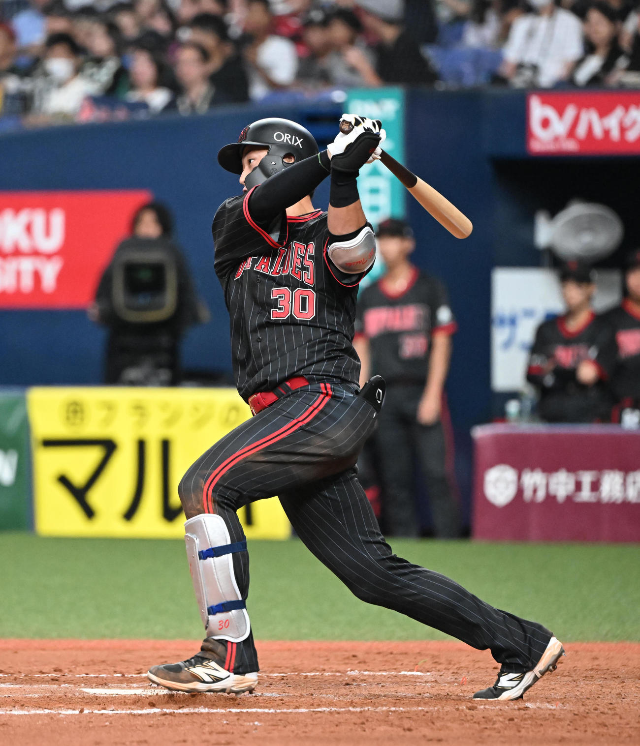 オリックス対西武　8回裏オリックス1死二塁、4安打目を中前に運ぶ広岡（撮影・和賀正仁）