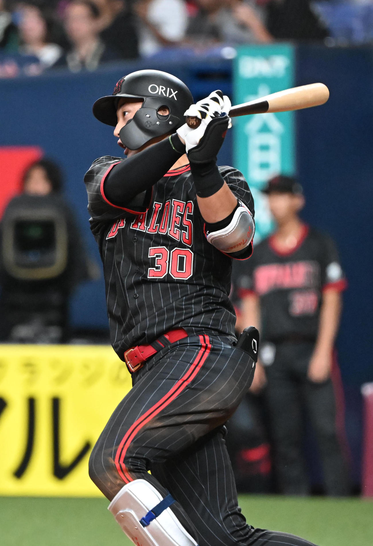 オリックス対西武　8回裏オリックス1死二塁、4安打目を中前に運ぶ広岡（撮影・和賀正仁）