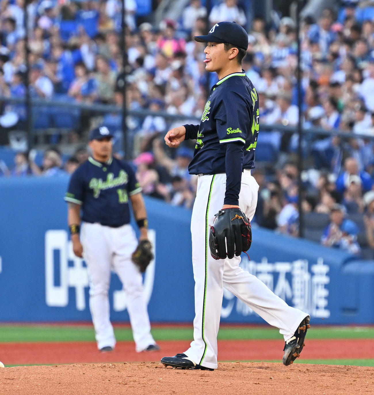 DeNA対ヤクルト　1回裏DeNA1死二、三塁、牧に先制3点本塁打を許した中村優（撮影・滝沢徹郎）　