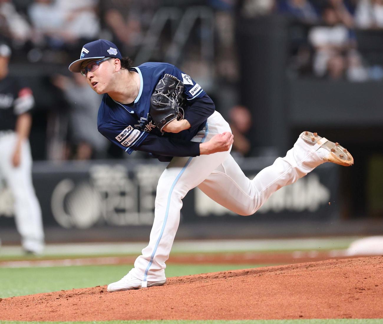 日本ハム対ソフトバンク　6回から登板の生田目（撮影・黒川智章）