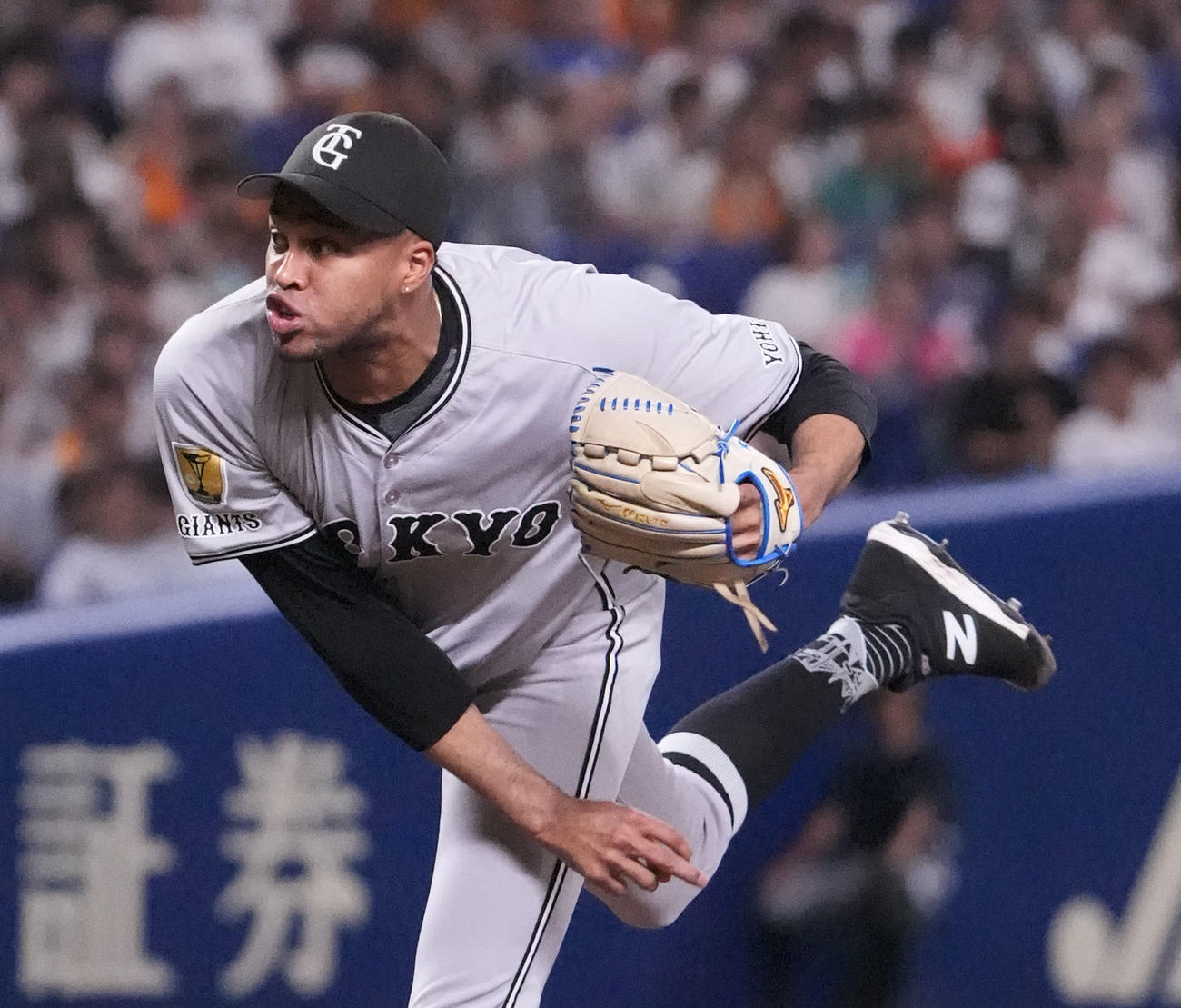中日対巨人　9回裏、巨人7番手で登板するマルティネス（撮影・森本幸一）