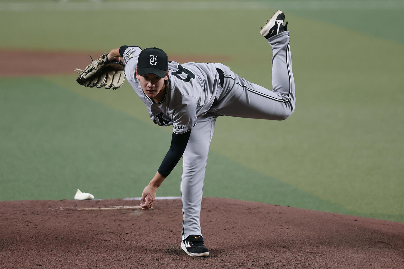 中日対巨人　力投する巨人先発の井上（撮影・前田充）