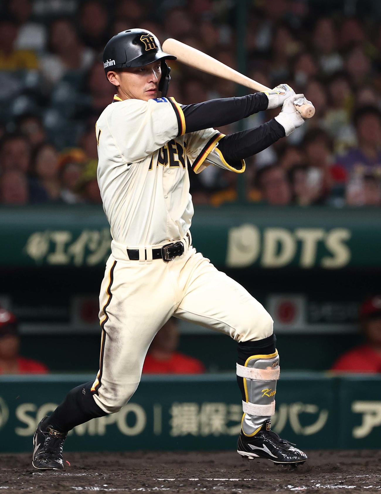 阪神対広島　4回裏阪神2死三塁、熊谷は右前適時打を放つ（撮影・上田博志）