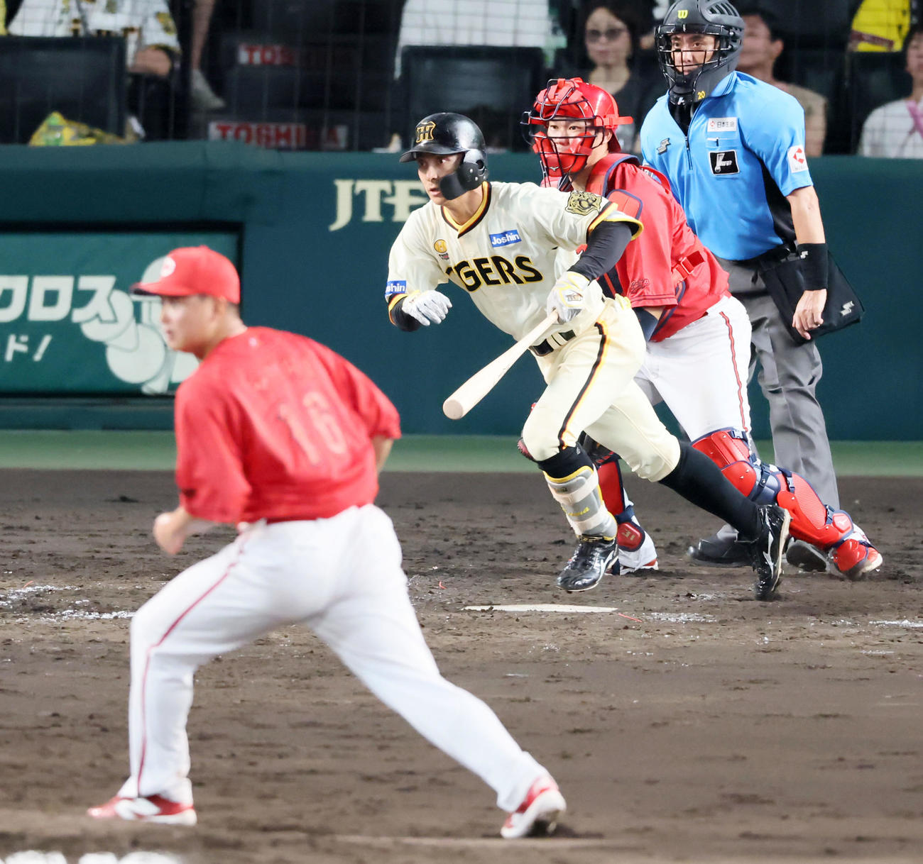 阪神対広島　4回裏阪神2死三塁、熊谷は右前適時打を放つ。投手森（撮影・加藤哉）