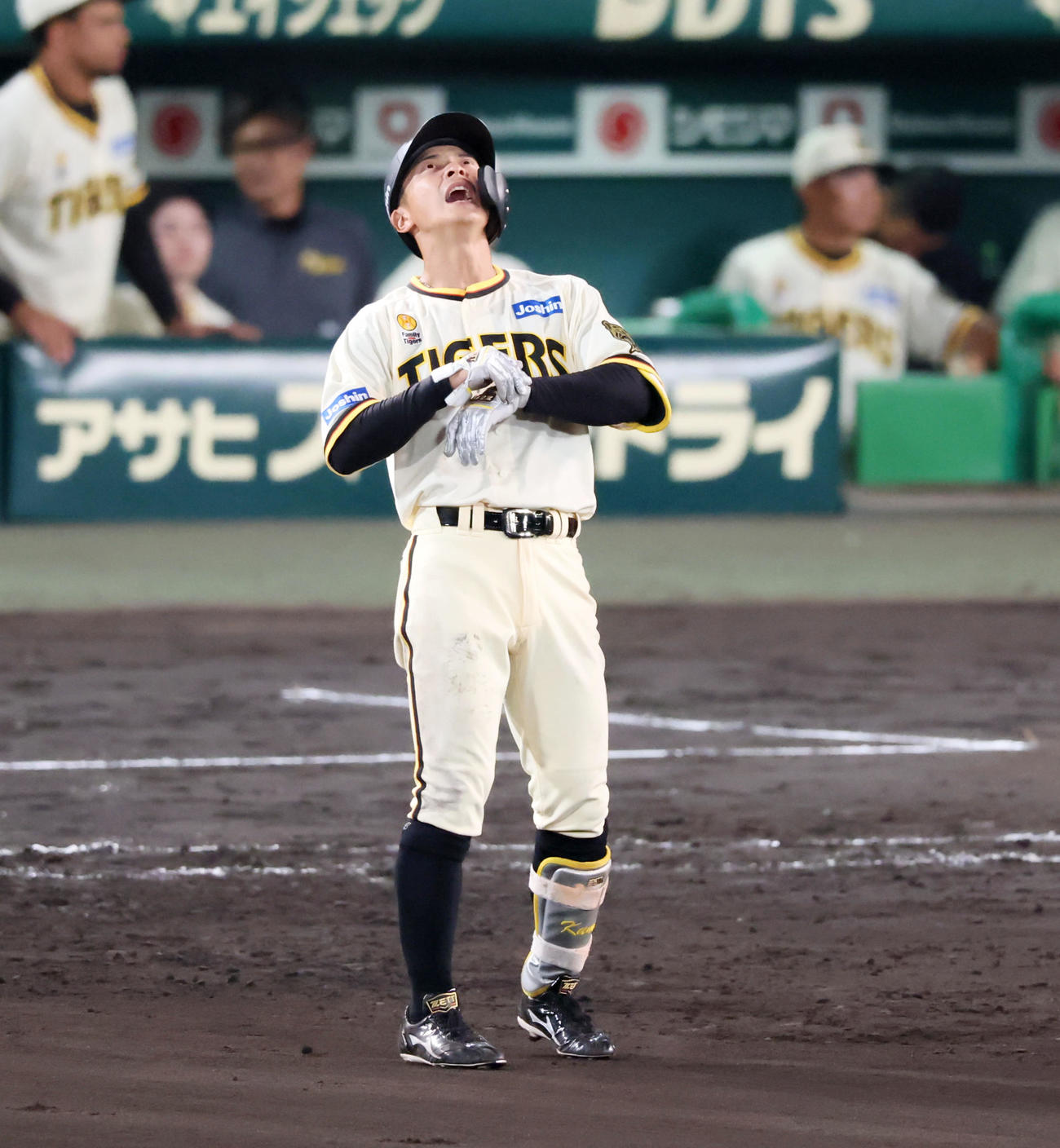 阪神対広島　9回裏阪神2死二塁、熊谷は二飛を打ち上げ試合終了（撮影・加藤哉）