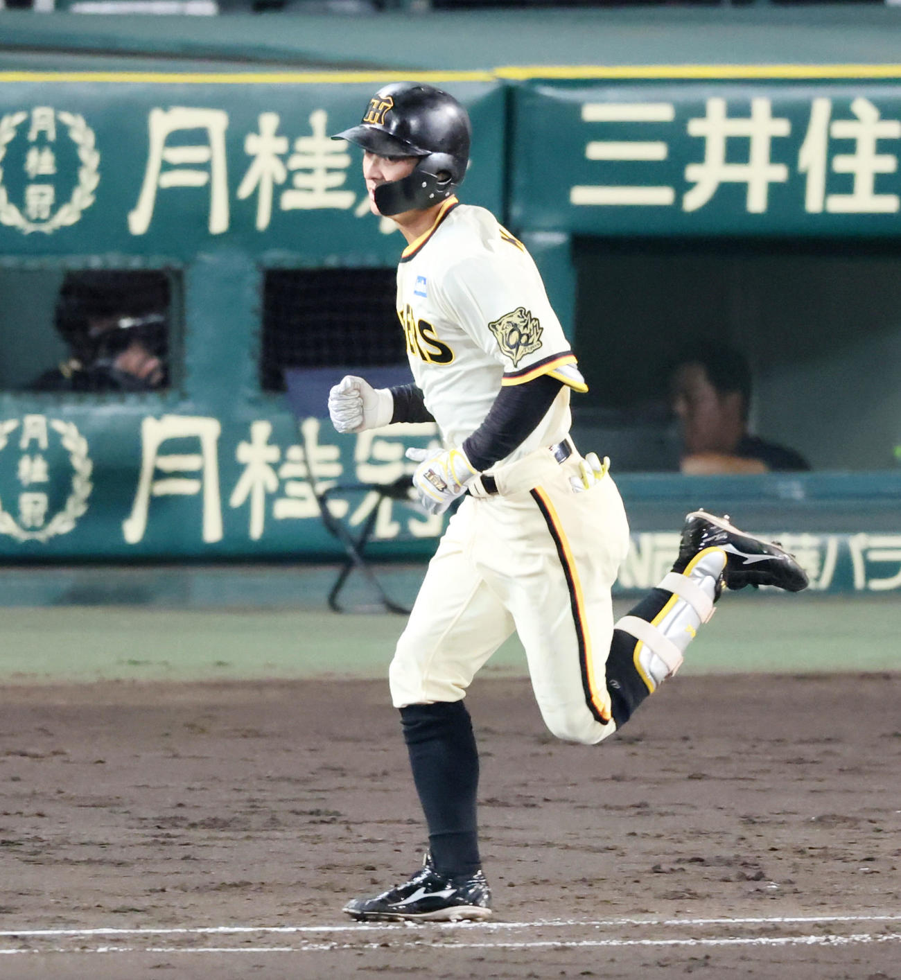 阪神対広島　4回裏阪神2死三塁、熊谷は右前適時打を放ちガッツポーズを見せる（撮影・加藤哉）