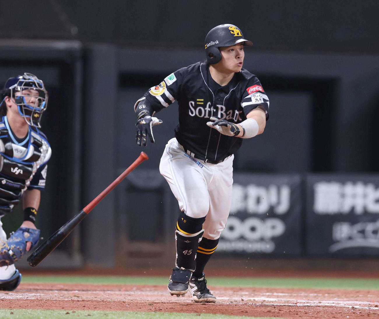 日本ハム対ソフトバンク　4回表ソフトバンク2死二、三塁、右前適時打を放つ谷川原（撮影・黒川智章）
