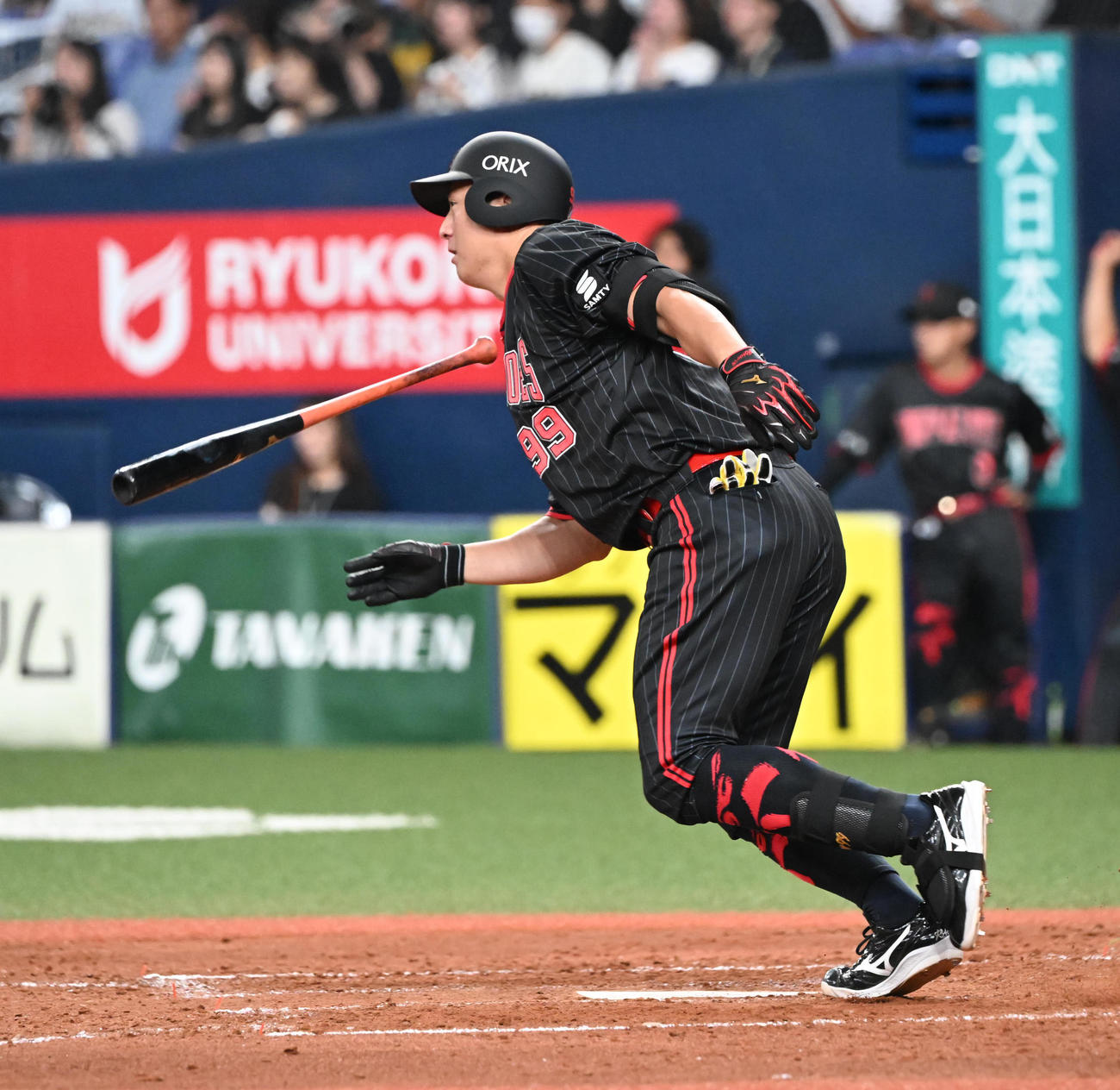 オリックス対西武　5回裏オリックス2死二塁、中前適時打を放つ杉本（撮影・和賀正仁）