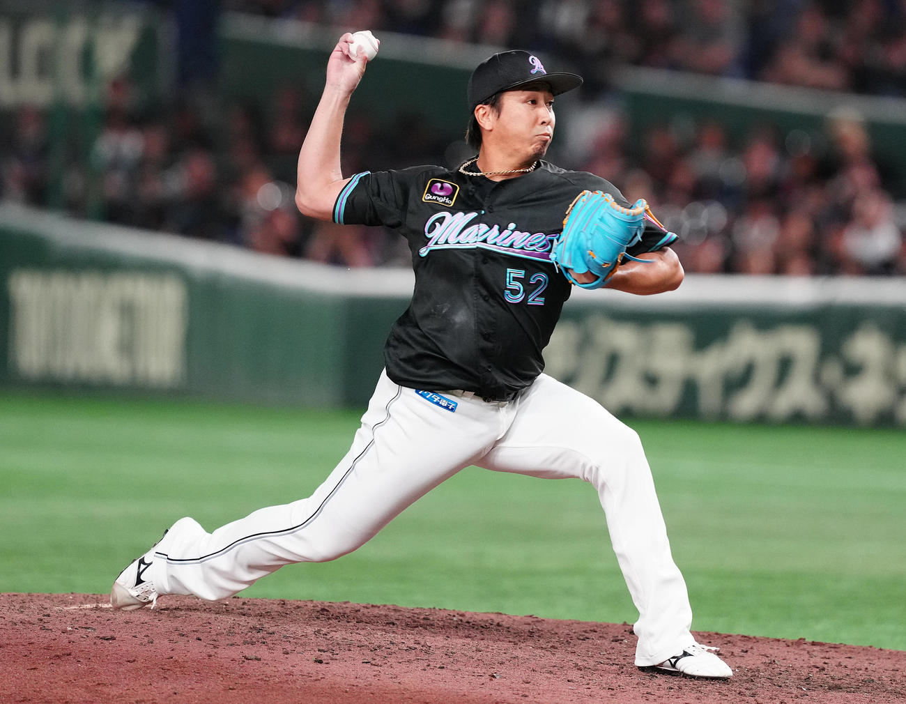 ロッテ対楽天　9回表から4番手で登板したロッテ益田（撮影・鈴木みどり）