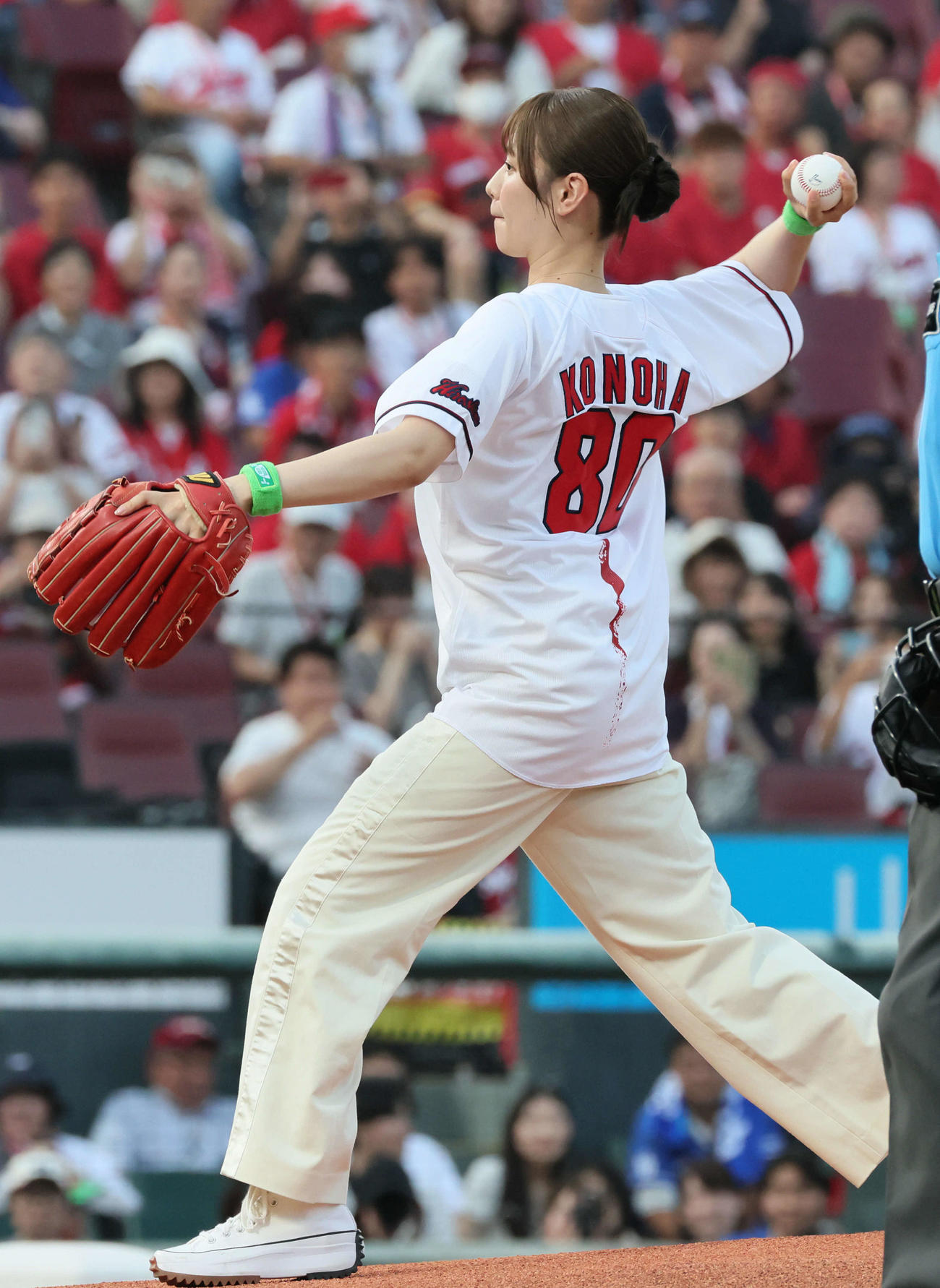 カープ娘です！ 広島】カープ女子・広島出身のタレント塚本恋乃葉がショーバン投球 父