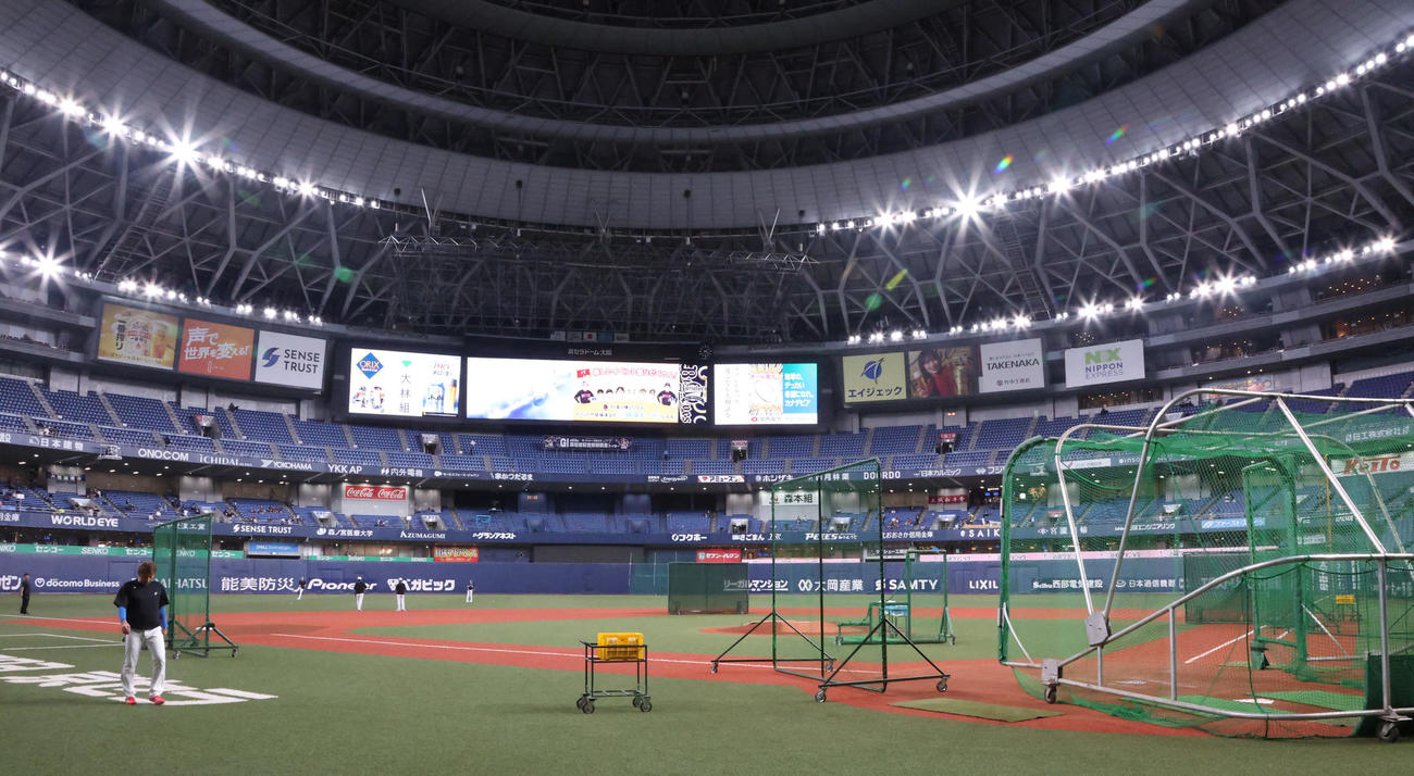 オリックス対日本ハム　16時10分、打撃練習用のケージは通常通り設置されているが打つ人がおらず空の状態（撮影・西尾就之）