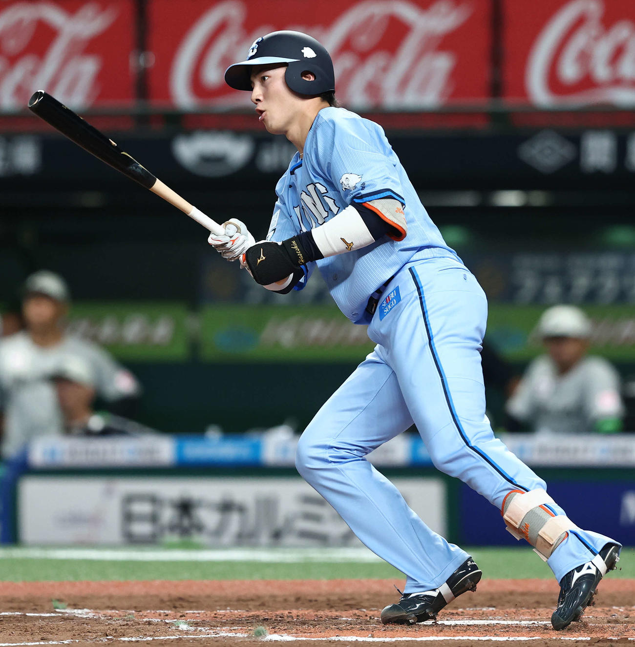 西武対ロッテ　2回裏西武1死満塁、左前適時打を放つ長谷川（撮影・河田真司）