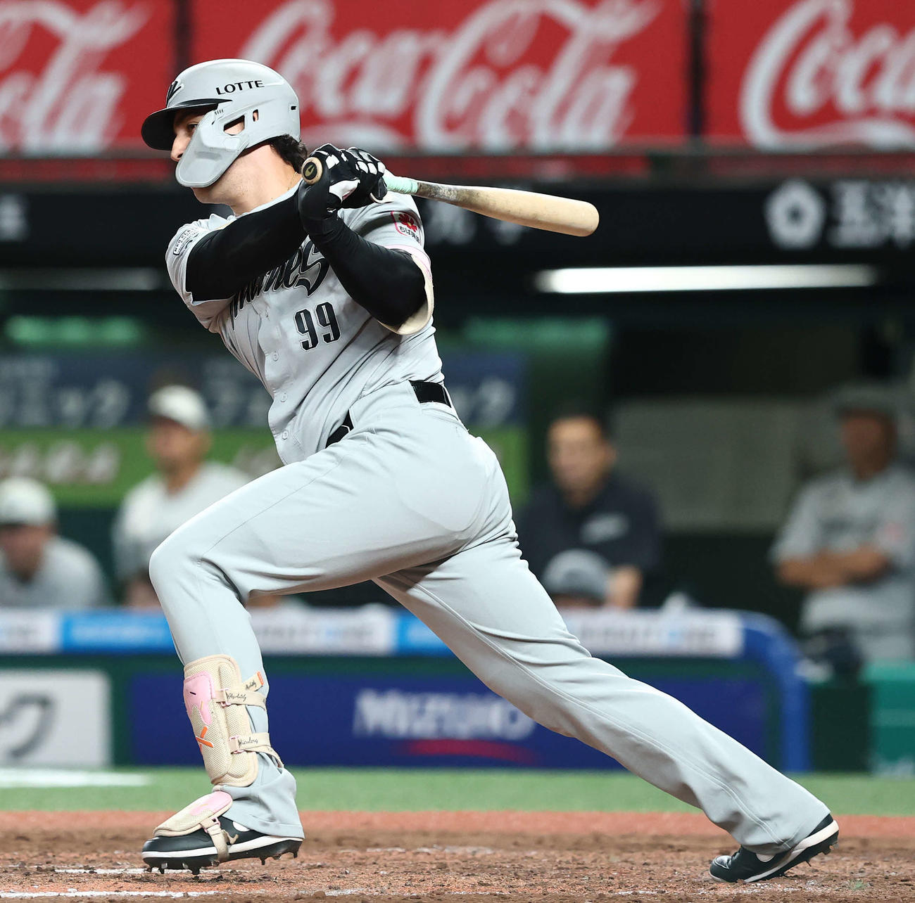 西武対ロッテ　5回表ロッテ無死二、三塁、左前適時打を放つソト（撮影・河田真司）