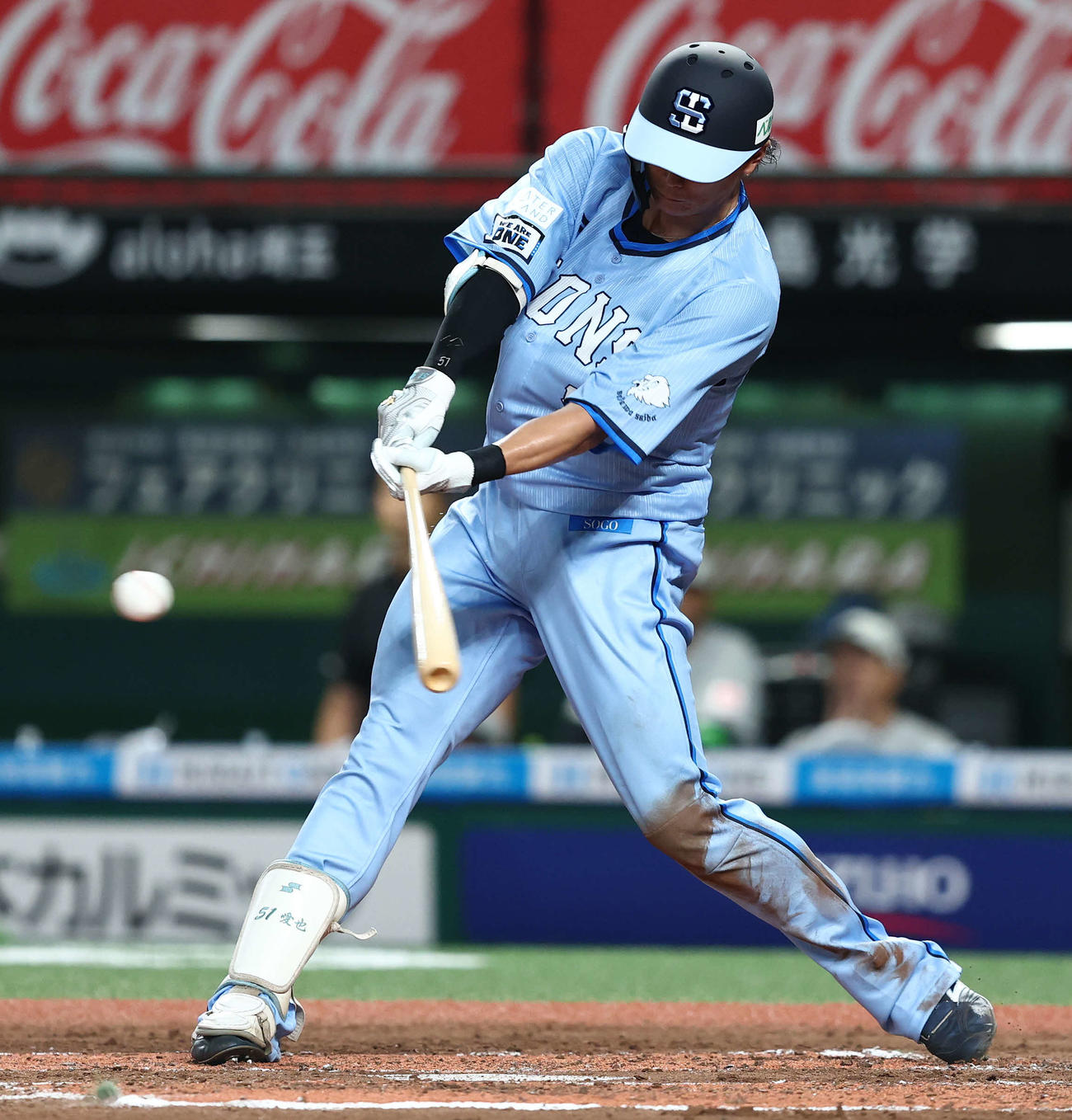 西武対ロッテ　2回裏西武1死満塁、左前適時打を放つ西川（撮影・河田真司）