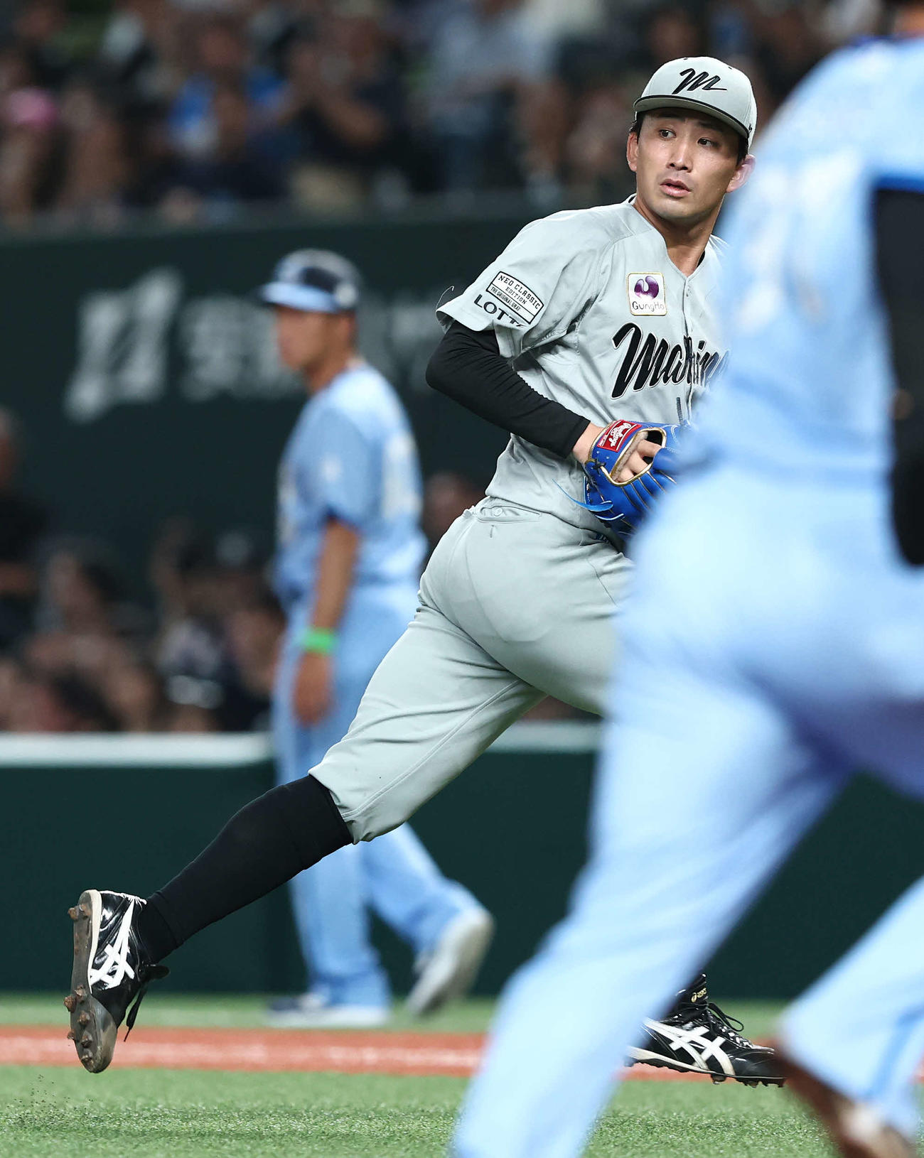 西武対ロッテ　2回裏西武1死満塁、長谷川に左前適時打を浴びる小島（撮影・河田真司）