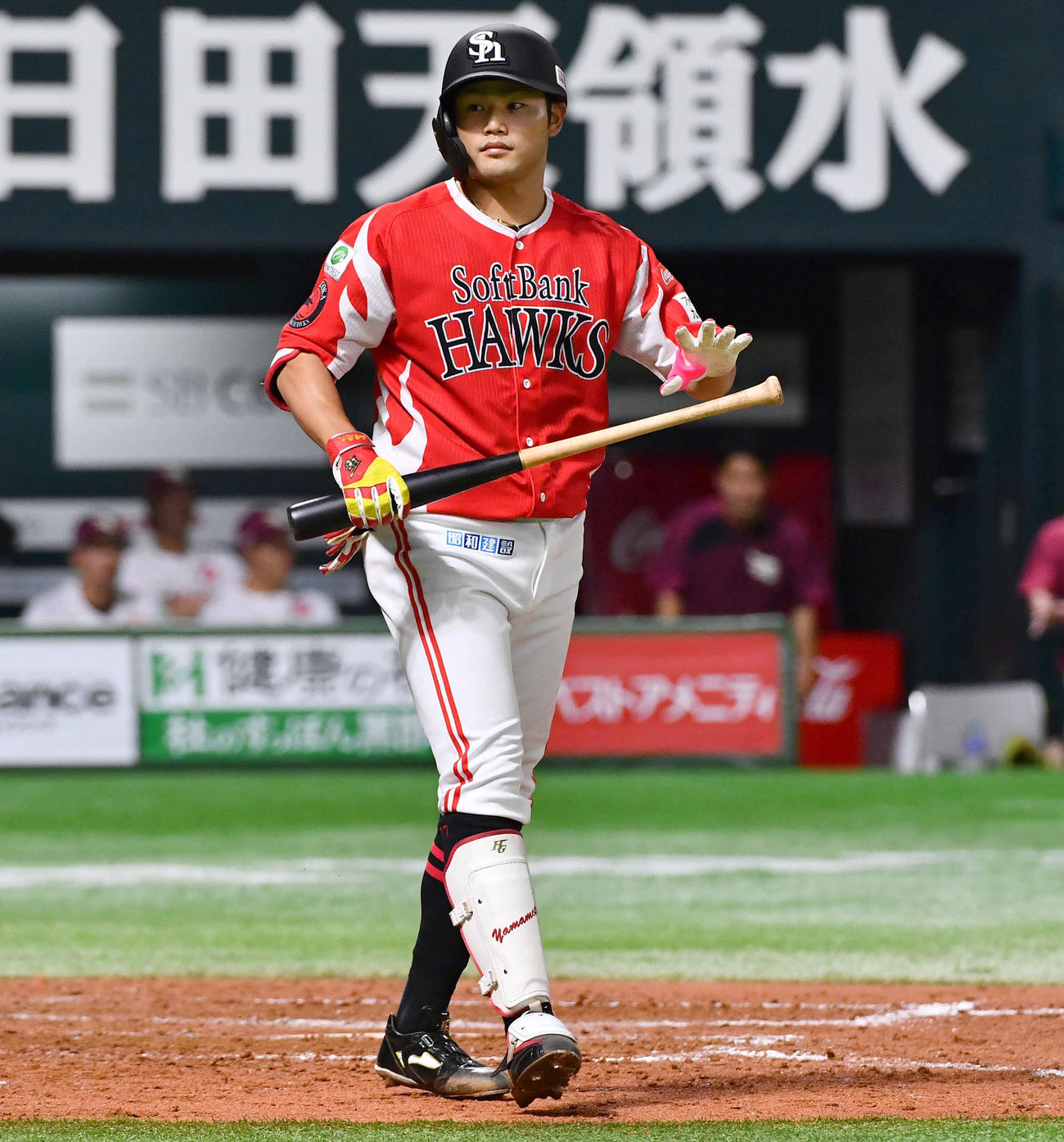 ソフトバンク対楽天　5回裏ソフトバンク1死満塁、押し出し四球を選ぶ山本（撮影・岩下翔太）