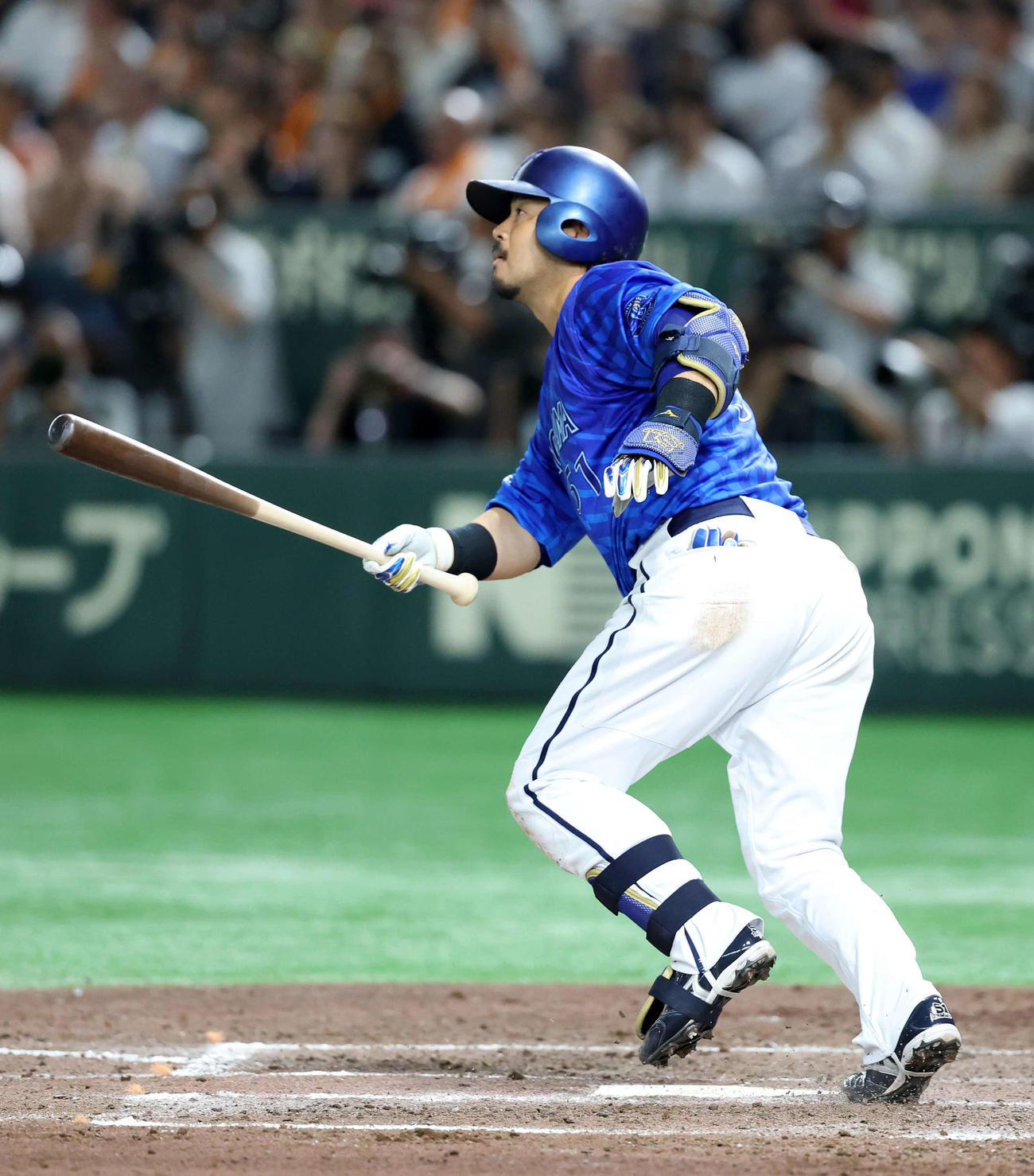 巨人対DeNA 5回表DeNA1死一、三塁、宮崎は中前適時打を放つ（撮影・鈴木正人）