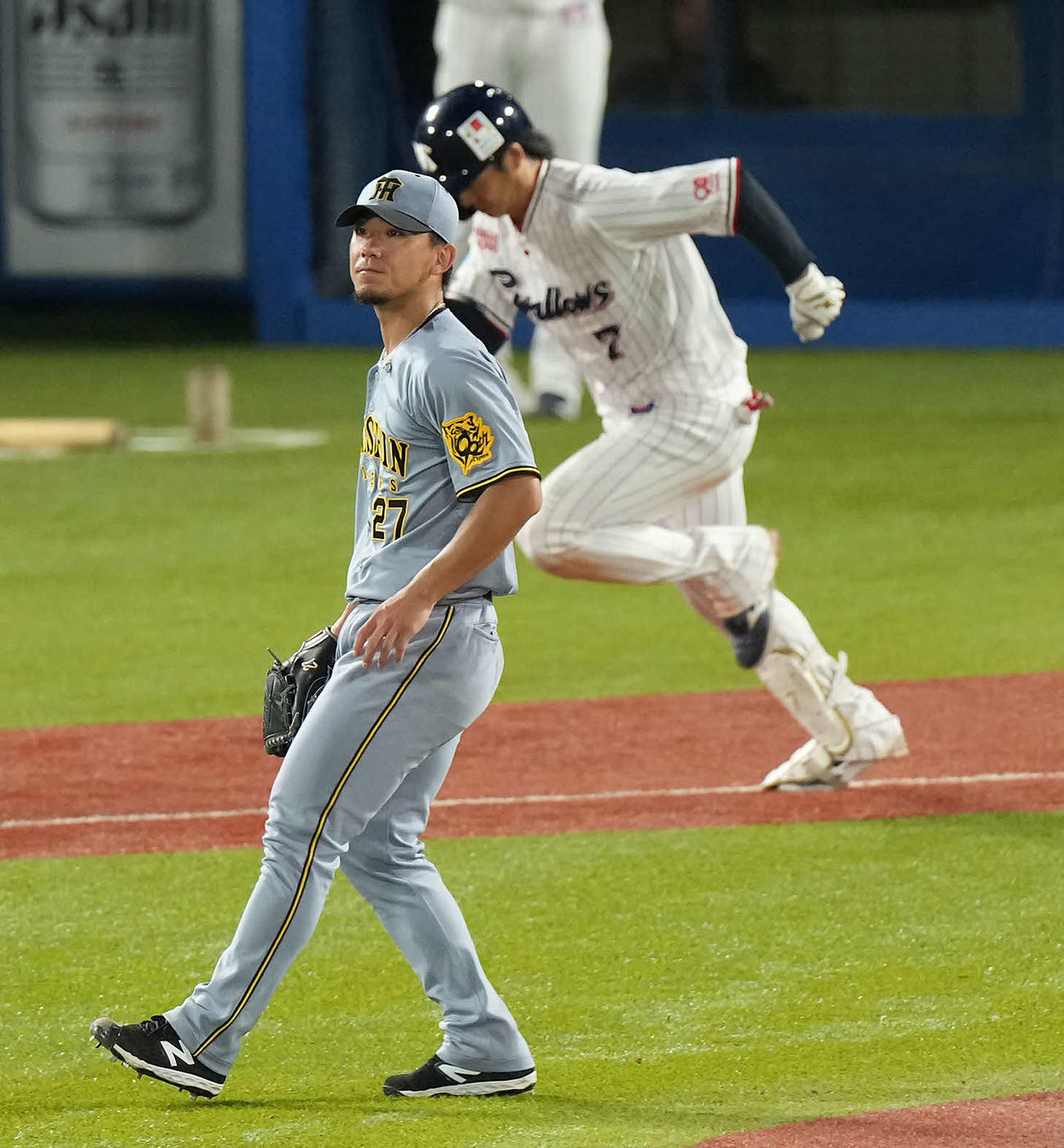 ヤクルト対阪神　7回裏ヤクルト1死三塁、長岡を二ゴロに仕留めるも失点を喫す伊藤（撮影・たえ見朱実）