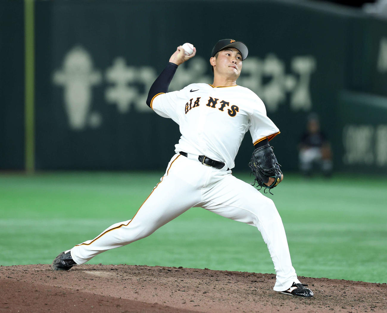 巨人対DeNA　力投する巨人3番手の菊地（撮影・鈴木正人）