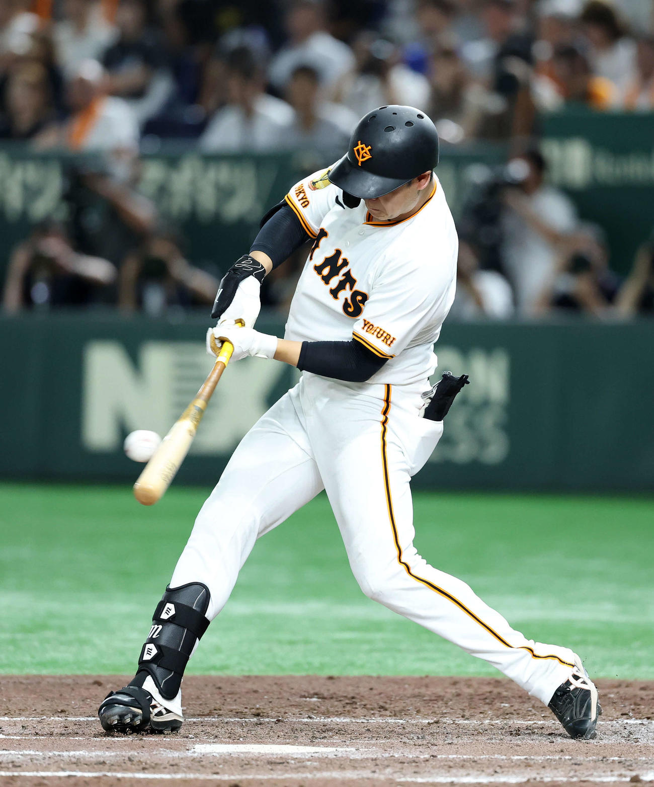 巨人対DeNA 4回裏巨人無死一塁、中山は右前打を放つ（撮影・鈴木正人）