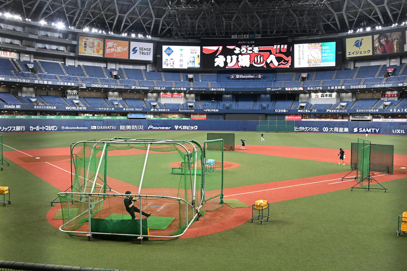 オリックス対日本ハム　飛行機の遅延のため練習時間になっても日本ハムの選手は現れず（撮影・和賀正仁）