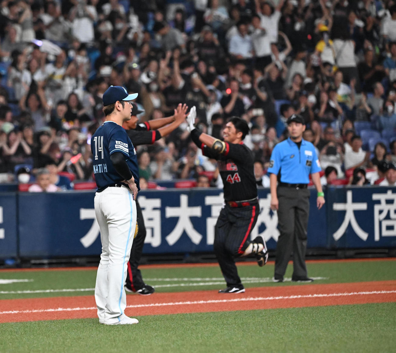 オリックス対日本ハム　9回裏オリックス1死二、三塁、頓宮にサヨナラ3点本塁打を浴びた加藤（撮影・和賀正仁）