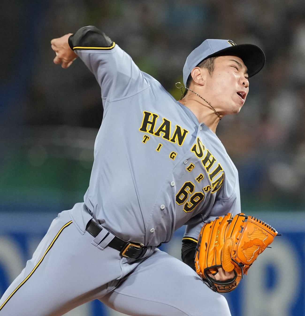 ヤクルト対阪神　8回に登板する阪神石井（撮影・清水貴仁）