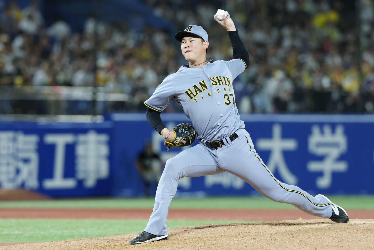 ヤクルト対阪神　阪神4番手の及川（撮影・宮地輝）