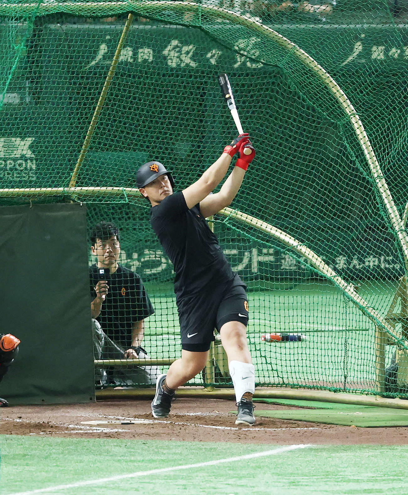 巨人対DeNA　フリー打撃する巨人岡本和真（撮影・鈴木正人）