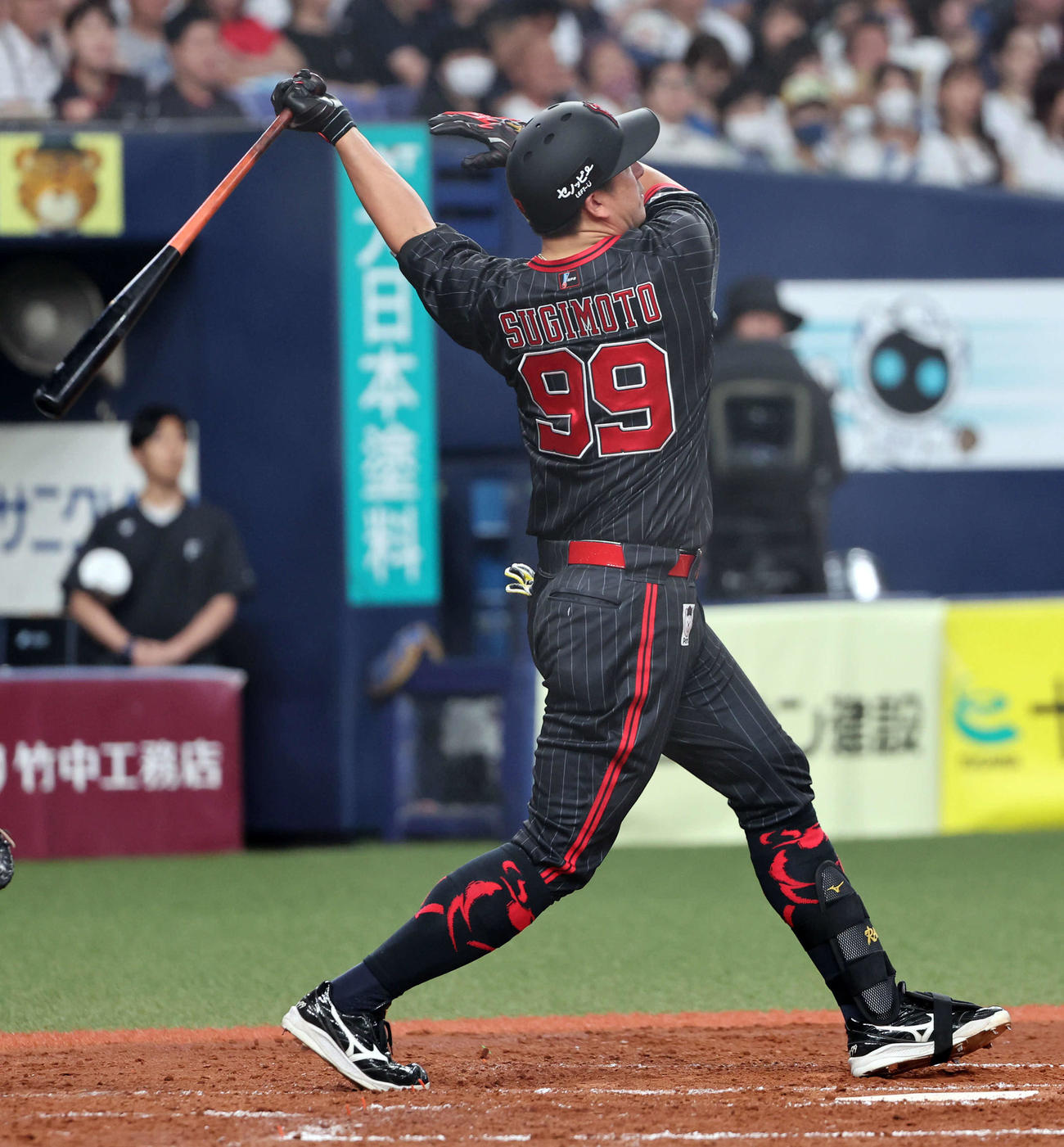 オリックス対日本ハム　3回裏オリックス2死、杉本は左越えに本塁打を放つ（撮影・西尾就之）