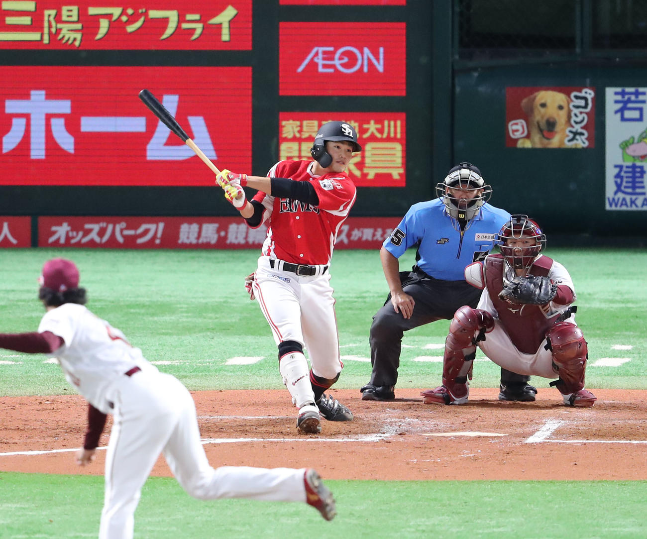 ソフトバンク対楽天　7回裏ソフトバンク無死、山本は左越えに本塁打を放つ（撮影・梅根麻紀）