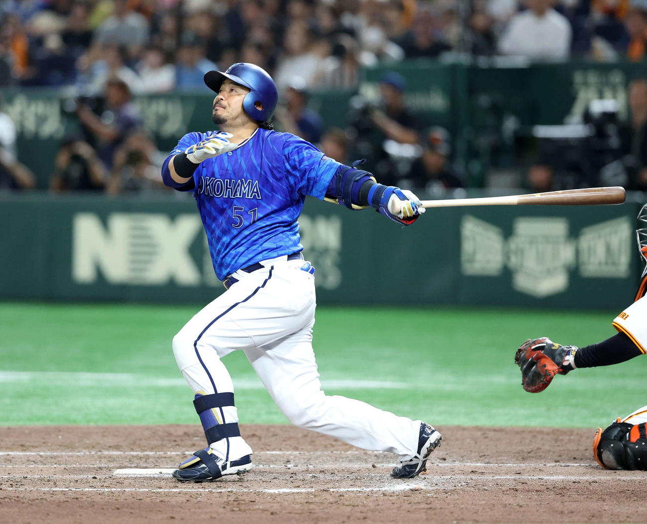 巨人対DeNA 5回表DeNA無死一塁、宮崎は左越え2点本塁打を放つ（撮影・鈴木正人）