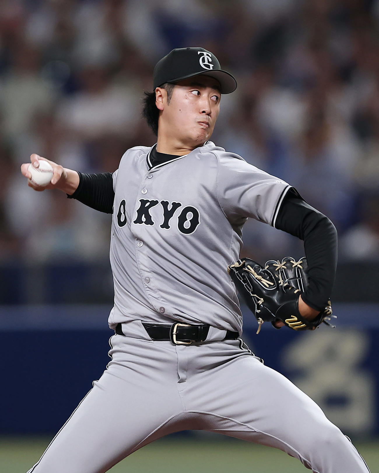 中日対巨人　力投する巨人先発の西舘（撮影・前田充）