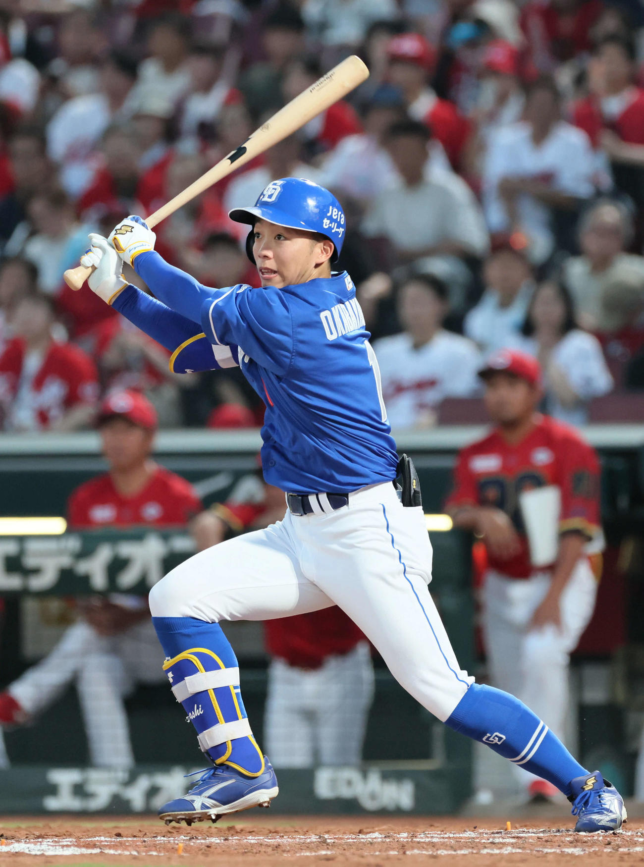 広島対中日　4回表中日2死満塁、岡林は右適時打を放つ（撮影・加藤孝規）