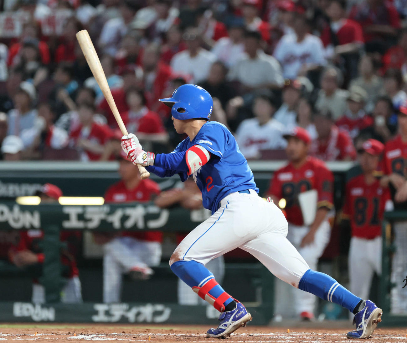 広島対中日　4回表中日2死満塁、田中は右2点適時打を放つ（撮影・加藤孝規）