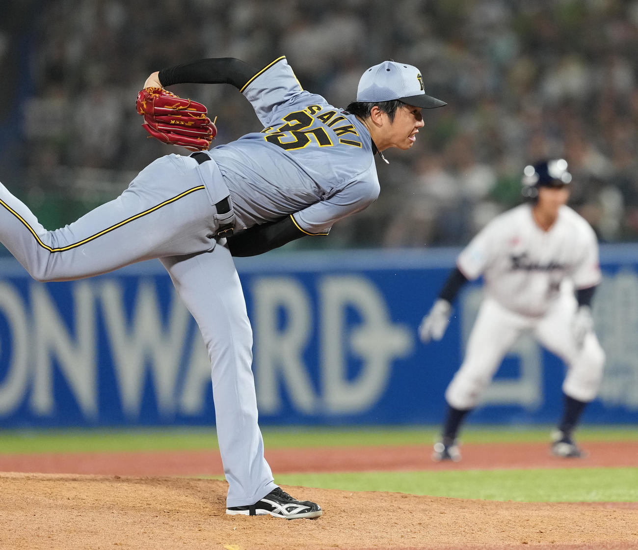 ヤクルト対阪神　6回裏、力投する阪神才木（撮影・清水貴仁）