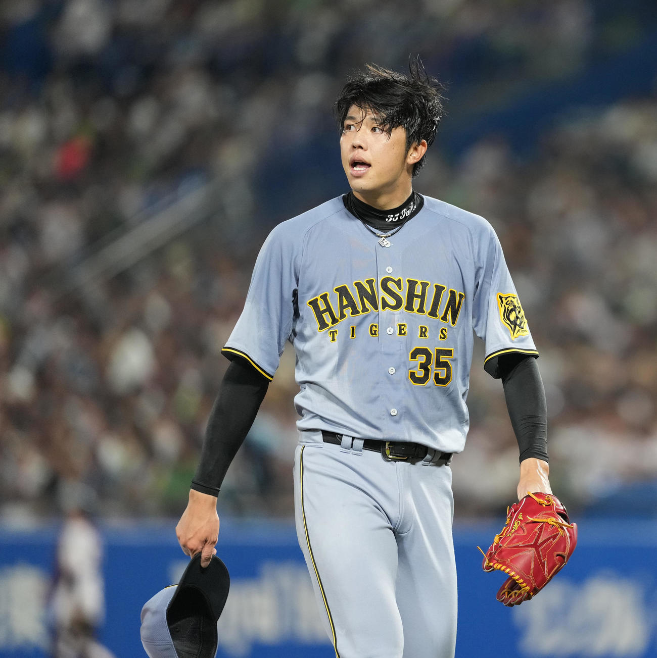 ヤクルト対阪神　6回を投げ終えベンチに戻る神才木（撮影・清水貴仁）