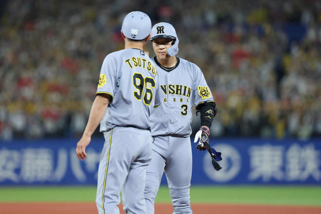ヤクルト対阪神　8回表阪神1死一、三塁、適時打を放った大山（撮影・宮地輝）