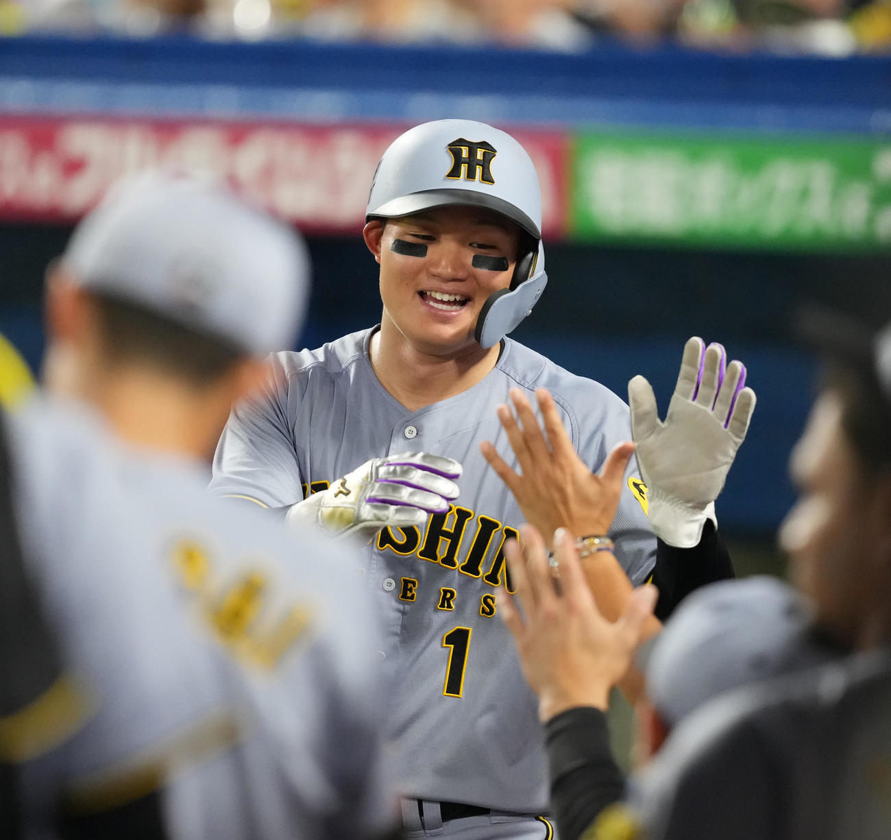 ヤクルト対阪神　8回表阪神1死一、三塁、大山の右前適時打で生還する森下（撮影・清水貴仁）