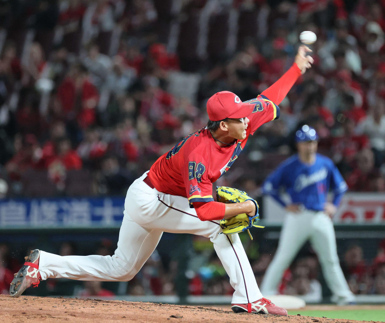 広島対中日　8回表中日、広島4番手の辻（撮影・加藤孝規）