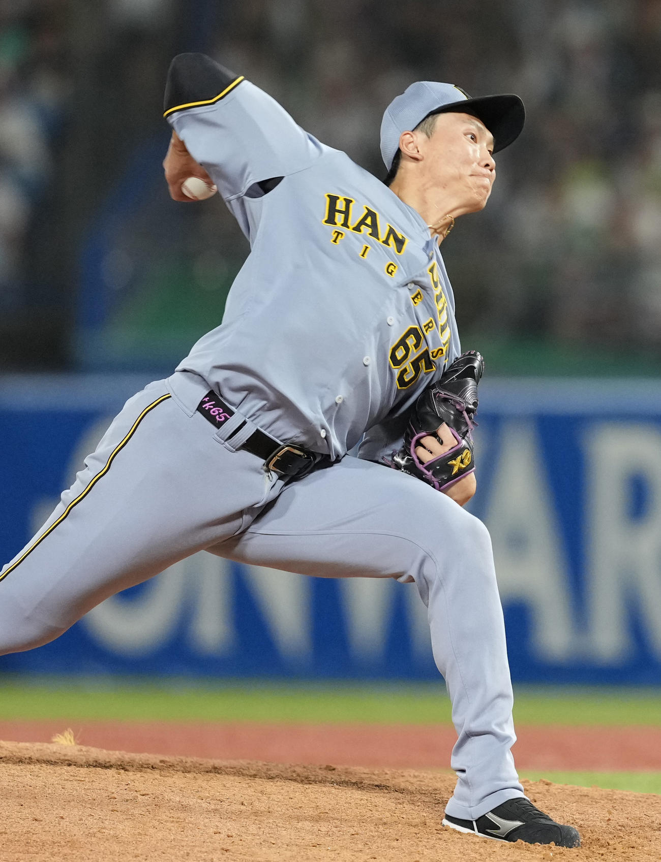 ヤクルト対阪神　7回裏に登板する阪神湯浅（撮影・清水貴仁）