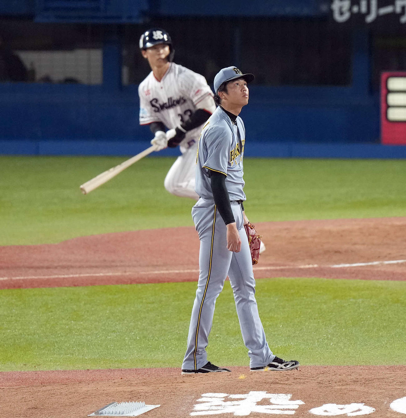 ヤクルト対阪神　4回裏ヤクルト無死、内山にソロ本塁打を許す才木（撮影・たえ見朱実）