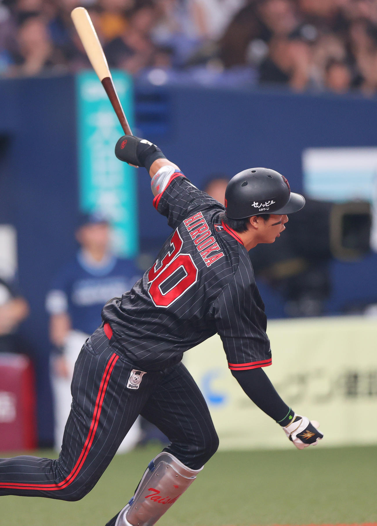 オリックス対日本ハム　1回裏オリックス無死、広岡は左二塁打を放つ（撮影・上山淳一）