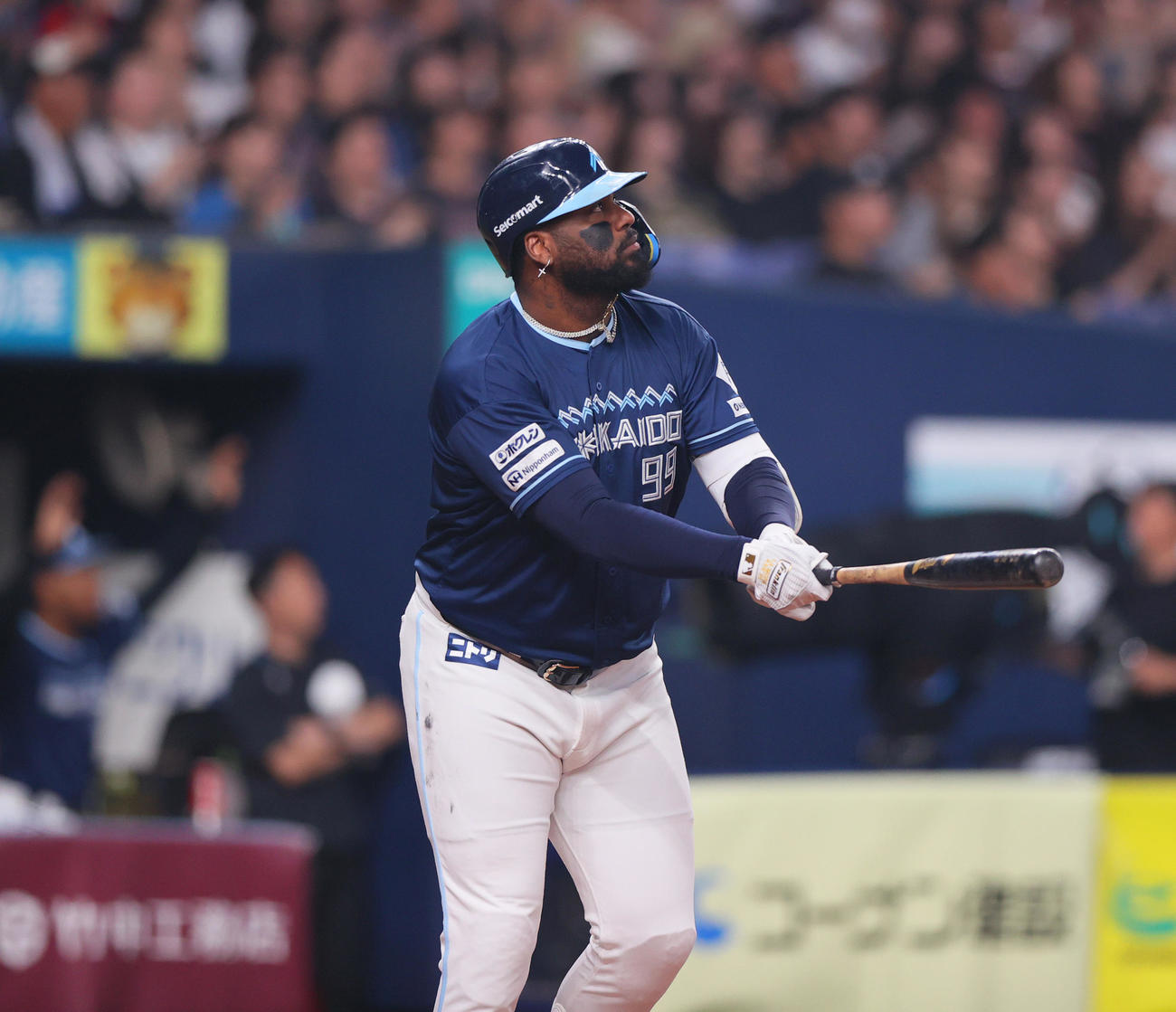 オリックス対日本ハム　4回表日本ハム2死一塁、レイエスは中越え2点本塁打を放つ（撮影・上山淳一）