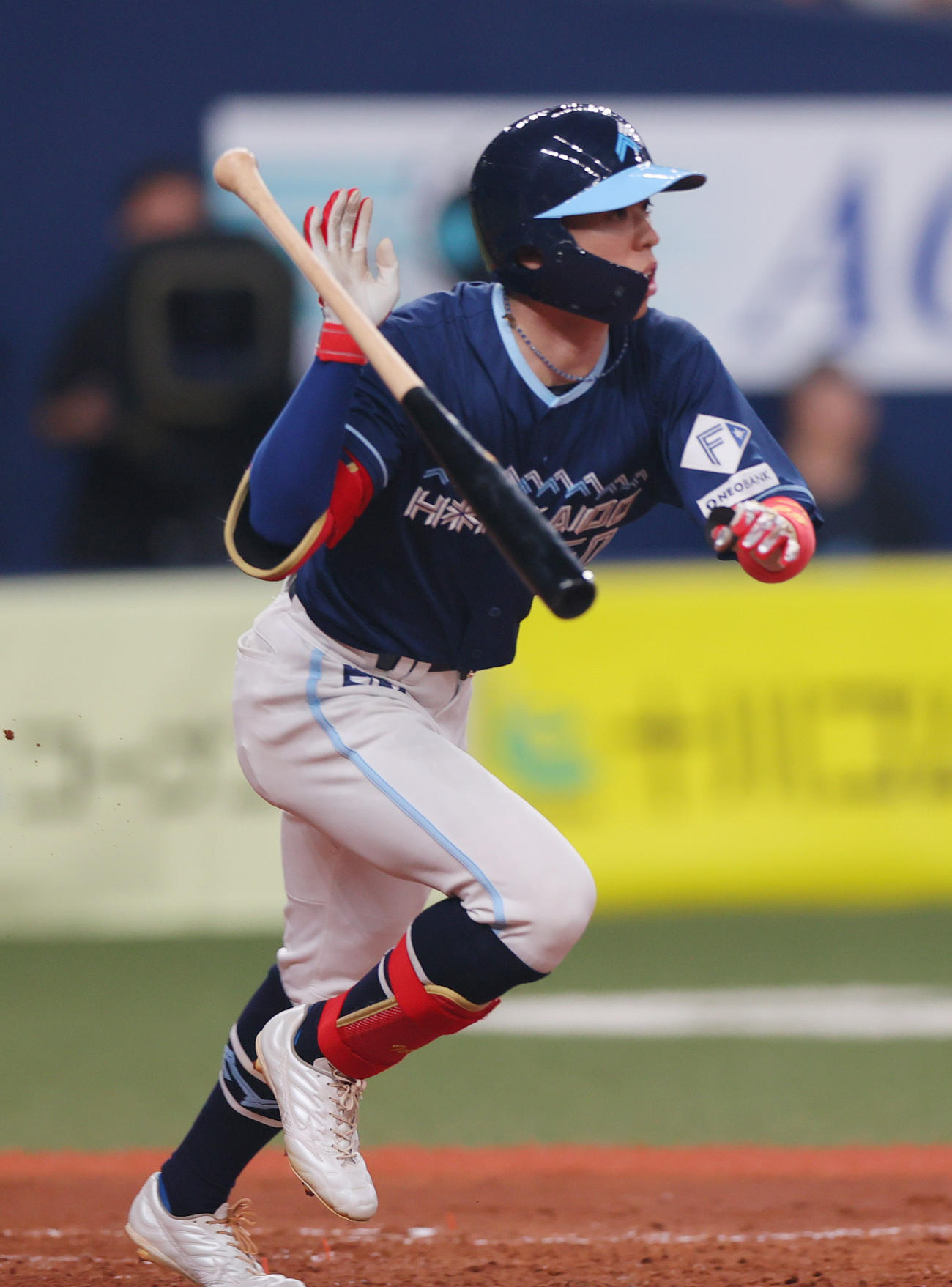 オリックス対日本ハム　4回表日本ハム1死二塁、五十幡は右前打を放つ（撮影・上山淳一）