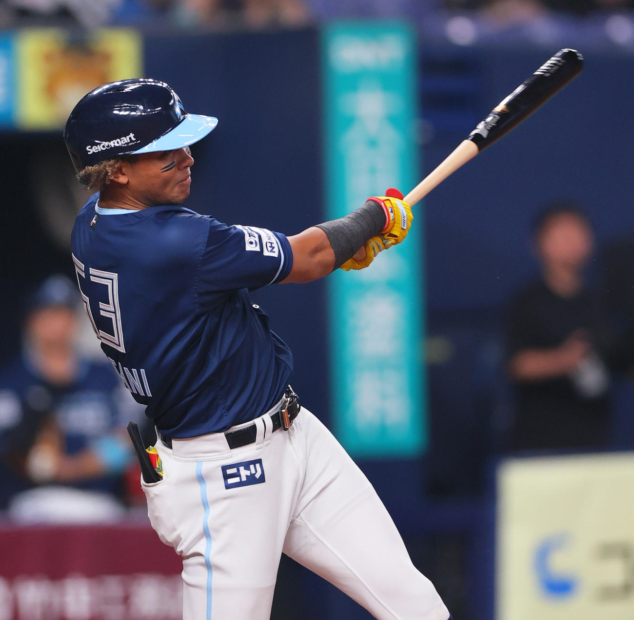 オリックス対日本ハム　3回表日本ハム無死、水谷は中二塁打を放つ（撮影・上山淳一）