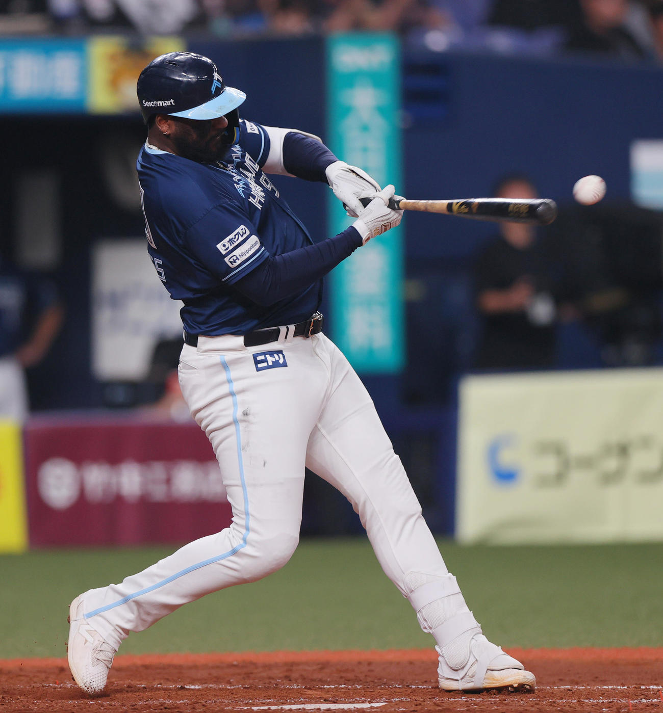 オリックス対日本ハム　3回表日本ハム2死満塁、レイエスは左前適時打を放つ（撮影・上山淳一）