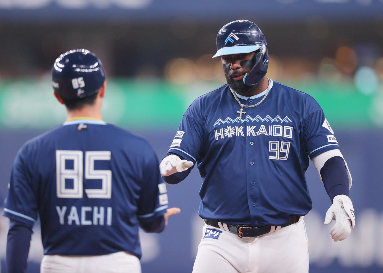 オリックス対日本ハム　3回表日本ハム2死満塁、レイエス（右）は左前適時打を放つ（撮影・上山淳一）