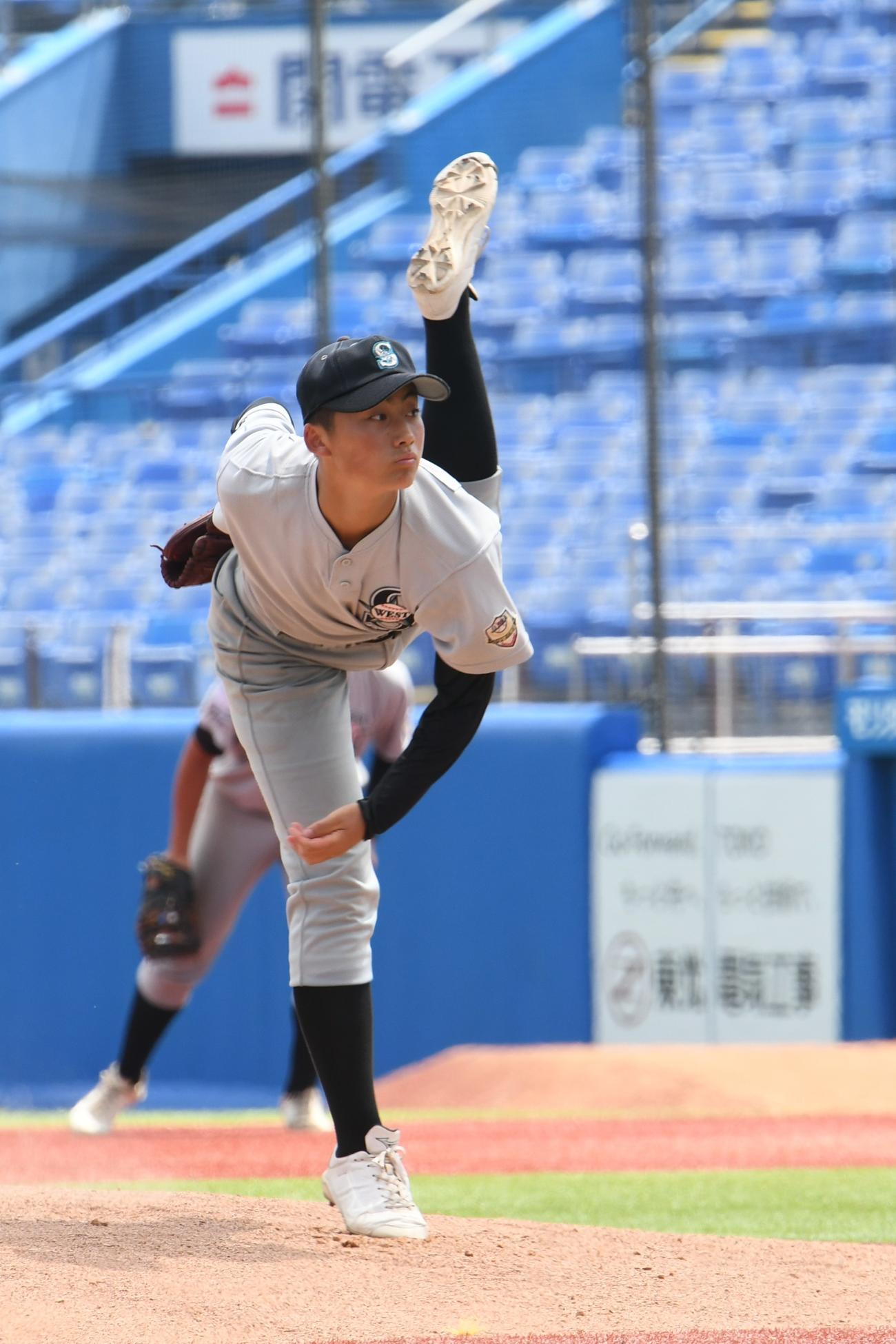世田谷西の福田は安定した投球で6回2失点（撮影・久我悟）