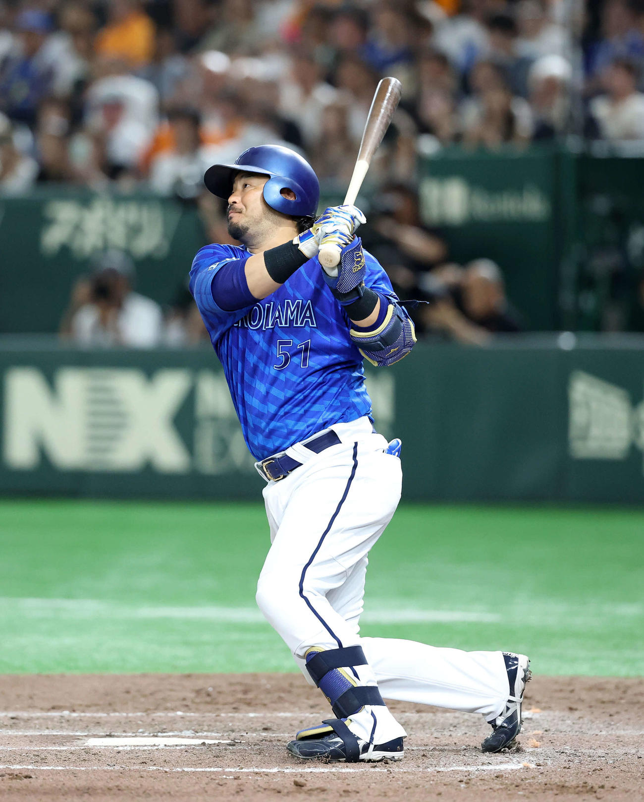 巨人対DeNA 9回表DeNA1死、宮崎は左越えソロ本塁打を放つ（撮影・鈴木正人）